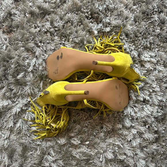 Fringly Yellow Suede Sandals by Steve Madden. Size 8.5. Never worn! - Picture 4 of 5